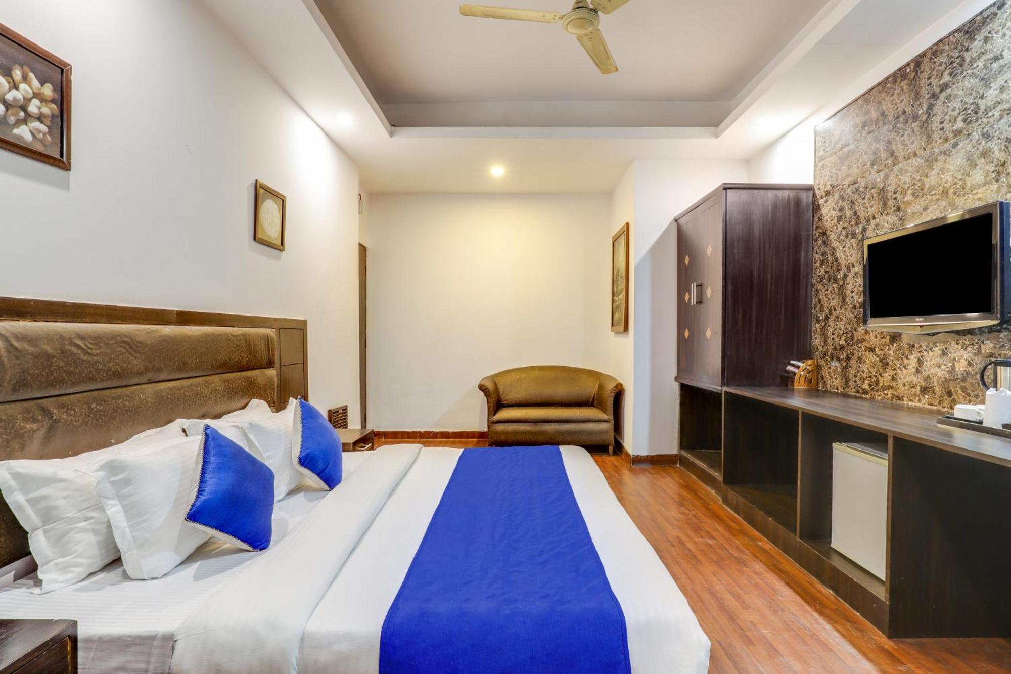 Hotel Sarthak Palace Delhi  Buitenkant foto