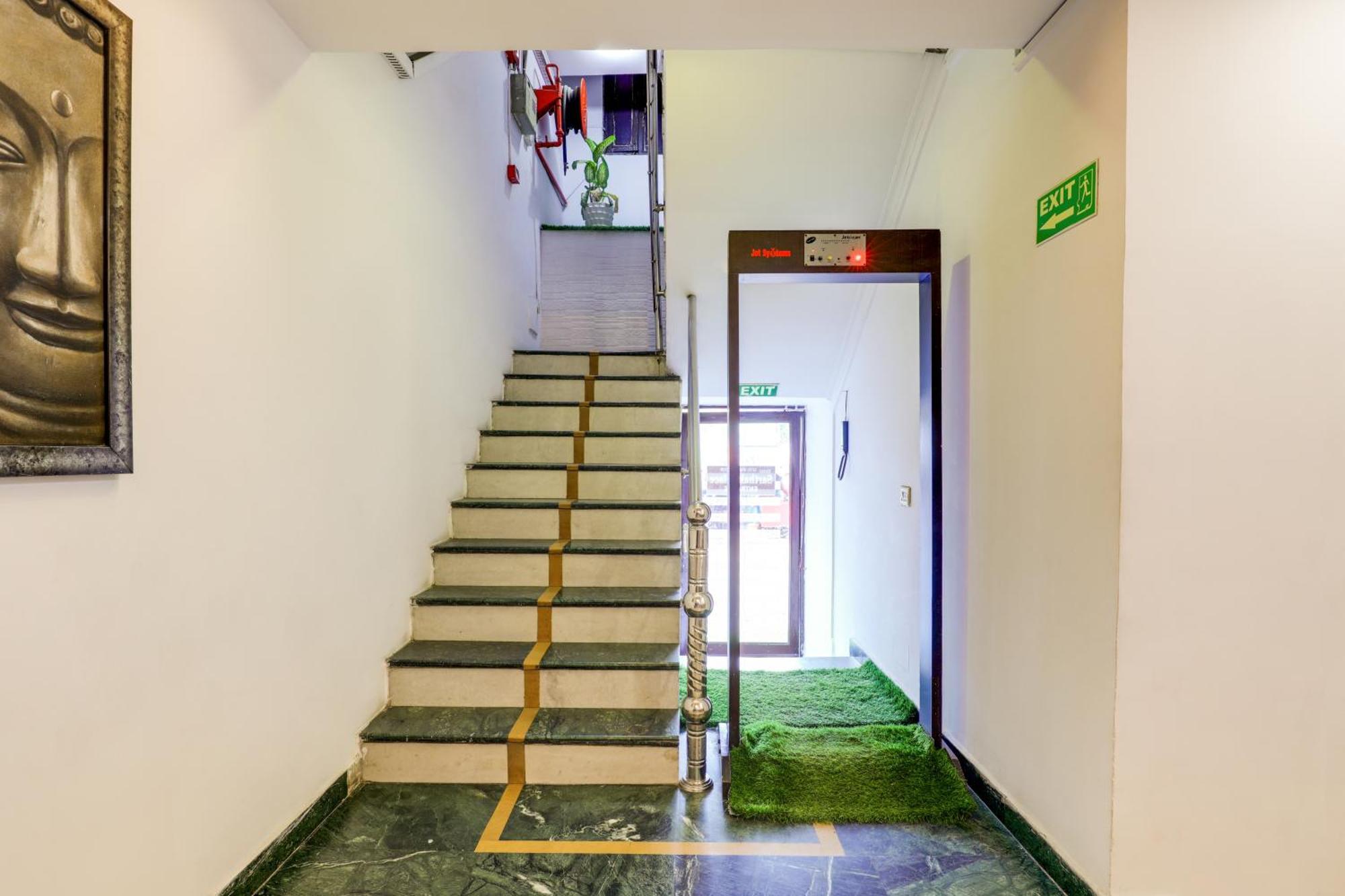 Hotel Sarthak Palace Delhi  Buitenkant foto