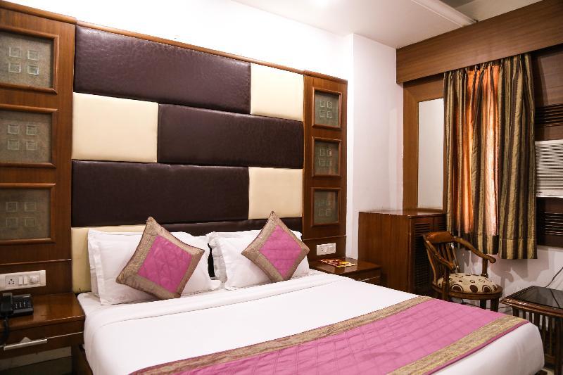 Hotel Sarthak Palace Delhi  Buitenkant foto