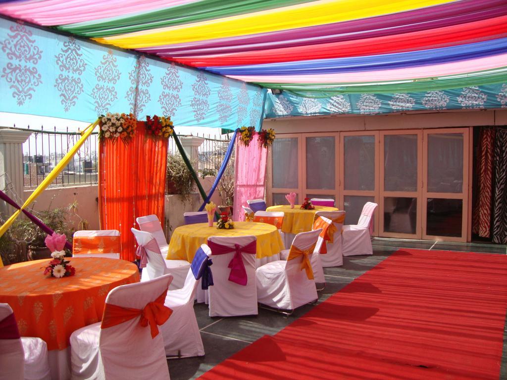 Hotel Sarthak Palace Delhi  Buitenkant foto